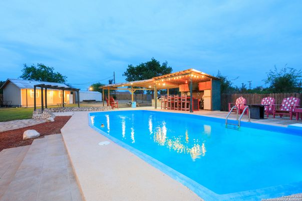 Exterior, Pool