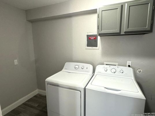 Interior, Utility Closets, Washer, Wood Texture Flooring
