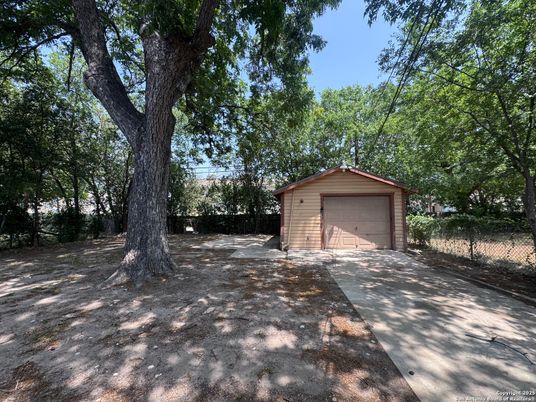 Detached Garage, Exterior