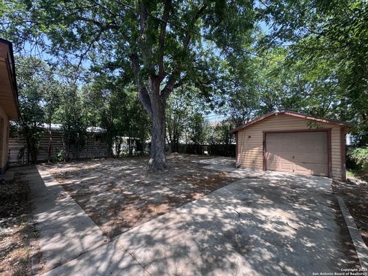 Detached Garage, Exterior