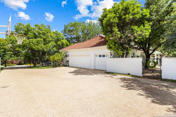 Detached Garage, Exterior