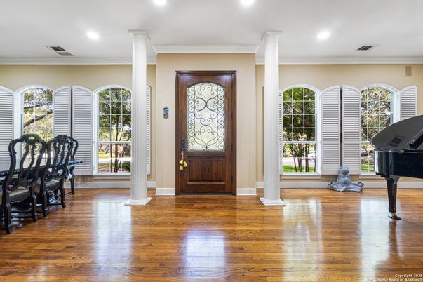 Fitness Equipment, Interior, Piano, Recessed Lighting, Wood Texture Flooring