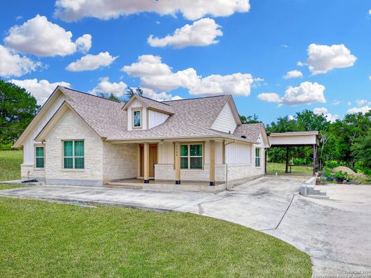 Exterior, Facade, Farmhouse