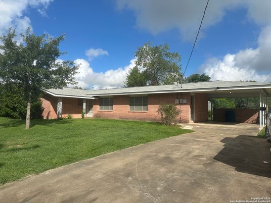 Backyard, Exterior, Facade, Brick Facade, Ranch