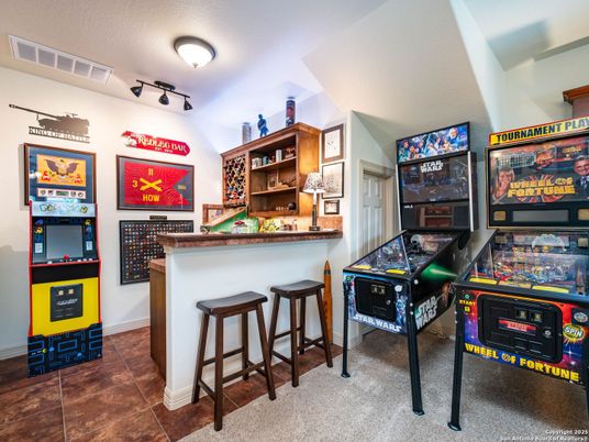 Game Room, Interior