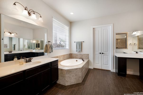 Bathroom, Dual Sink Vanities, Interior, Recessed Lighting