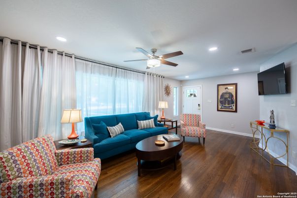 Interior, Living room, Recessed Lighting, Wood Texture Flooring