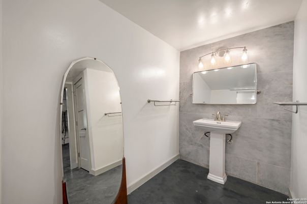 Bathroom, Interior