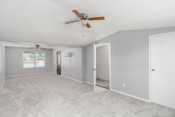 Empty room, Interior