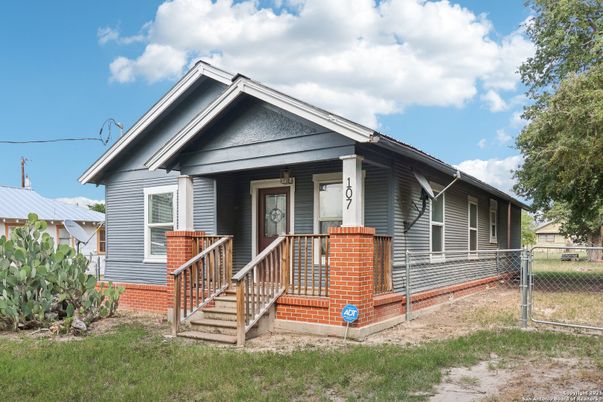 Exterior, Facade, American Craftsman