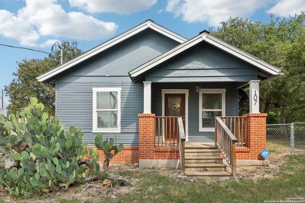 Exterior, Facade, American Craftsman