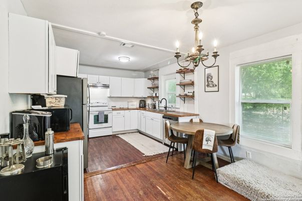 Chandelier, Dining room, Interior, Kitchen, Wood Texture Flooring