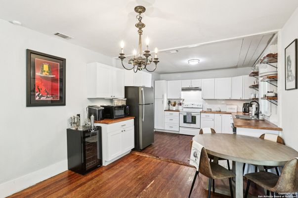 Chandelier, Dining room, Interior, Kitchen, Stainless Steel Appliances, Wood Texture Flooring
