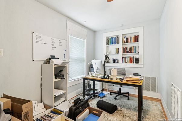 Home Office, Interior