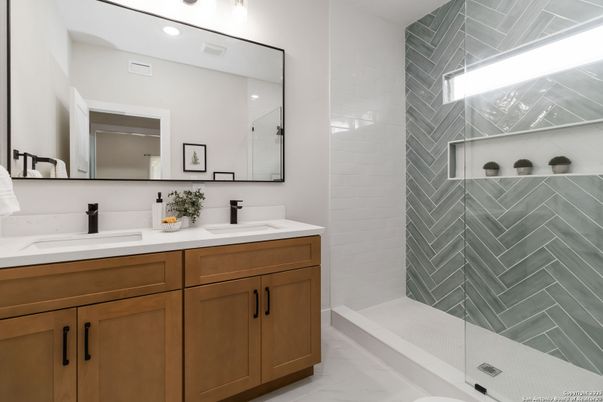 Bathroom, Dual Sink Vanities, Interior
