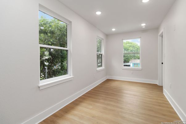 Empty room, Interior, Recessed Lighting, Wood Texture Flooring