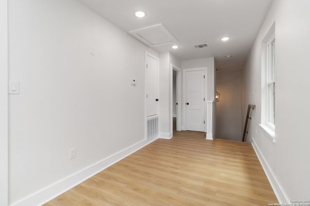 Empty room, Interior, Recessed Lighting, Wood Texture Flooring
