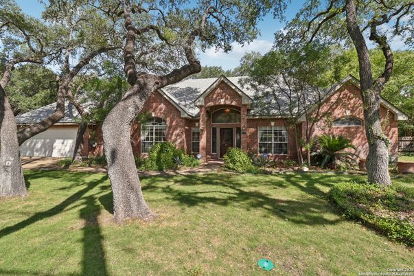 Backyard, Exterior, Facade, Brick Facade, Brick Traditional
