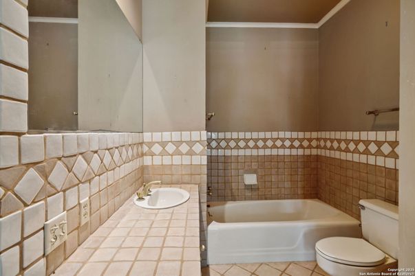 Bathroom, Interior, Tile Countertops