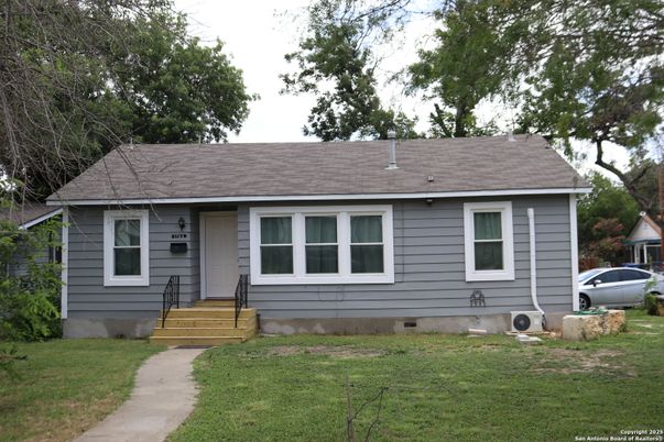 Exterior, Facade, Cape Cod