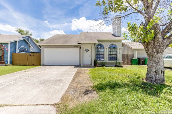 Attached, Exterior, Facade, Ranch