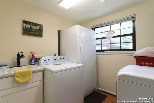 Interior, Washer, Wood Texture Flooring