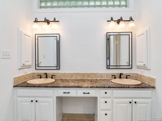 Bathroom, Dual Sink Vanities, Interior