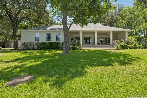 Backyard, Exterior, Facade, Ranch