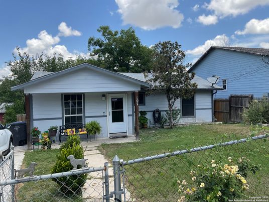 Backyard, Exterior, Facade, Split Level