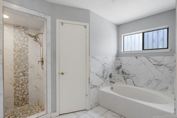 Bathroom, Interior, Marble, Marble Walls, Recessed Lighting