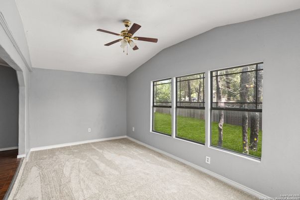 Empty room, Interior