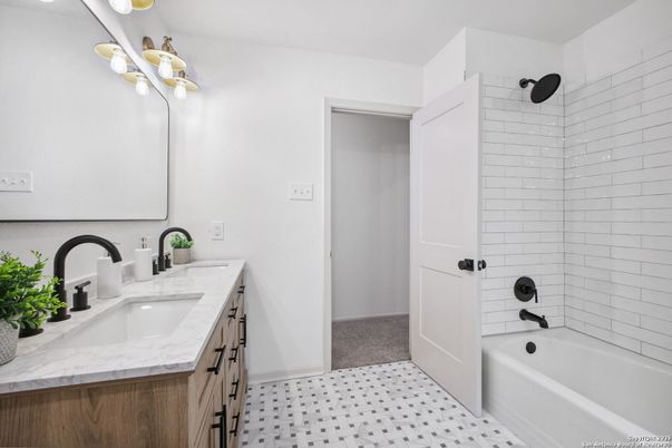 Bathroom, Dual Sink Vanities, Interior