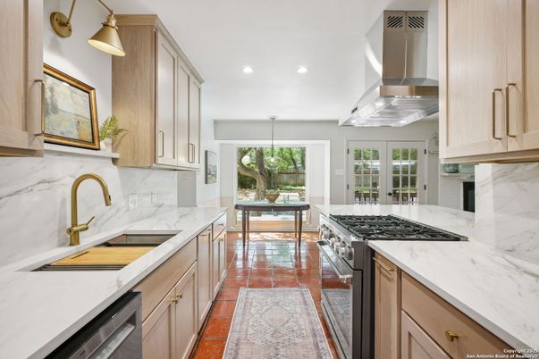 Dining room, Interior, Kitchen, Pendant Lights, Recessed Lighting, Stainless Steel Appliances