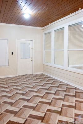 Empty room, Interior, Wooden Ceilings