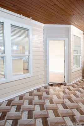 Empty room, Interior, Wooden Ceilings