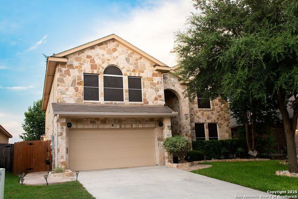 Attached, Exterior, Facade, Brick Traditional