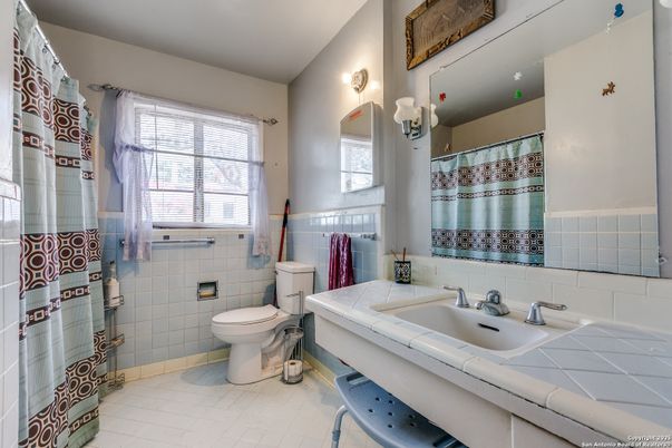 Bathroom, Interior, Tile Countertops