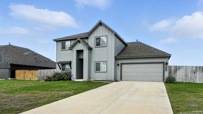Attached, Exterior, Facade, Farmhouse