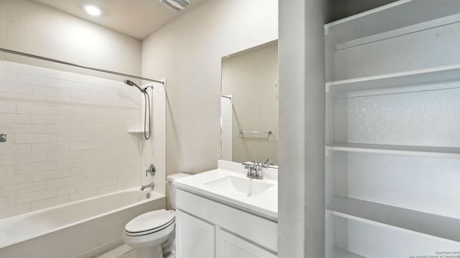 Bathroom, Interior, Recessed Lighting