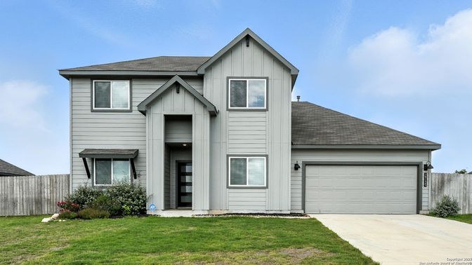 Attached, Exterior, Facade, Farmhouse