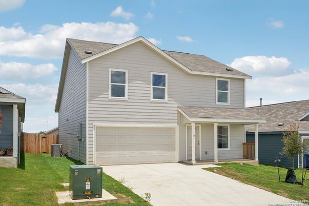 Attached, Exterior, Facade, Farmhouse