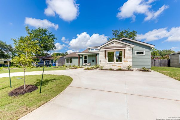 Backyard, Exterior, Facade, Ranch