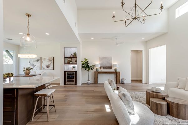 Chandelier, Dining room, Interior, Pendant Lights, Recessed Lighting, Wood Texture Flooring