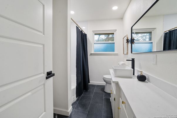 Bathroom, Interior, Recessed Lighting