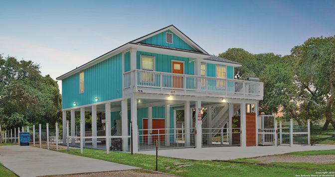 Backyard, Exterior, Facade, Farmhouse