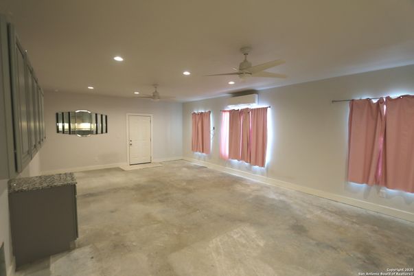 Empty room, Interior, Recessed Lighting