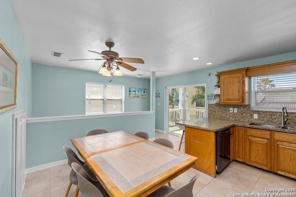 Dining room, Interior, Kitchen, Recessed Lighting