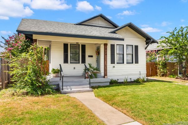 Exterior, Facade, American Craftsman