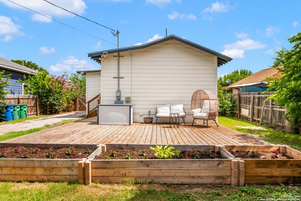 Backyard, Exterior