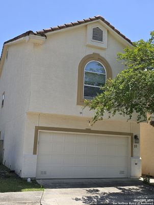 Attached, Exterior, Facade, Mediterranean